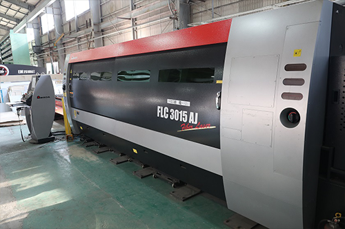 特徴2:高精度の最新設備所有